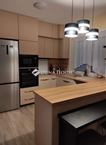 Eladó családi ház, Várpalotán 103 M Ft, 4 szobás