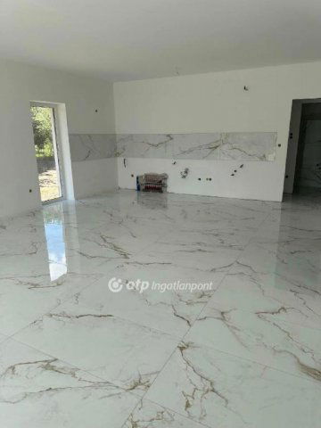 Eladó ikerház, Martonvásáron 113.9 M Ft, 4 szobás