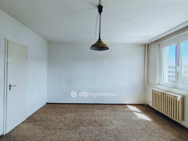 Eladó panellakás, Ajkán 26.9 M Ft, 1 szobás
