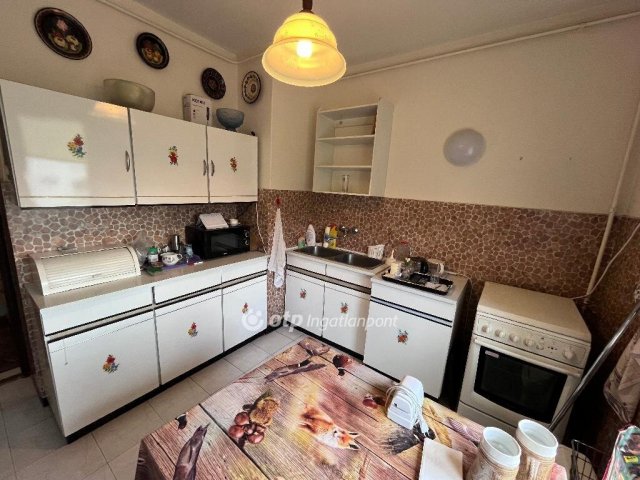 Eladó téglalakás, Szegeden 95 M Ft, 3 szobás