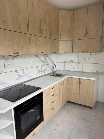 Kiadó panellakás, albérlet, Komáromban 180 E Ft / hó, 2 szobás