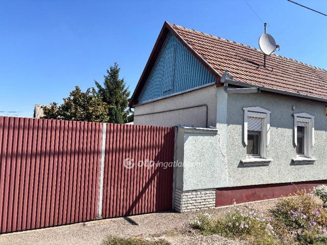 Eladó családi ház, Szolnokon 36 M Ft, 1+1 szobás