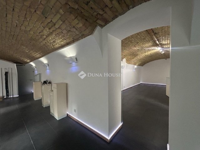 Eladó üzlethelyiség, Budapesten, IX. kerületben 109.9 M Ft