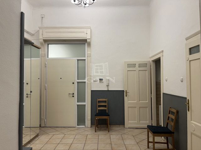 Eladó téglalakás, Budapesten, V. kerületben 99 M Ft, 1 szobás