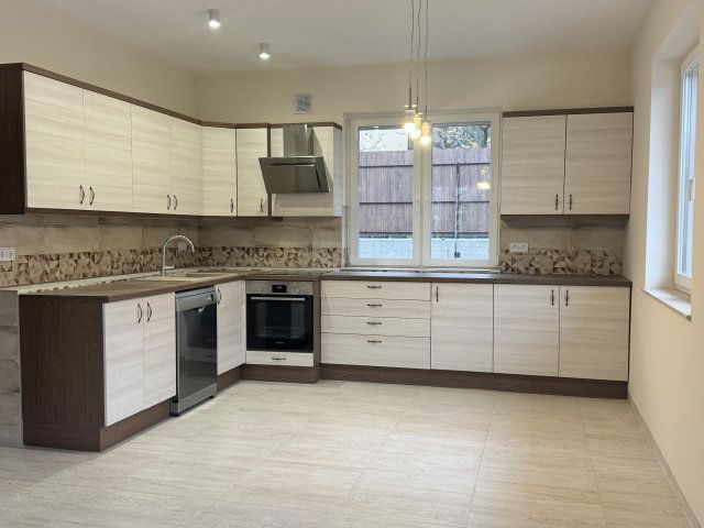 Eladó családi ház, Budapesten, XVI. kerületben 238 M Ft