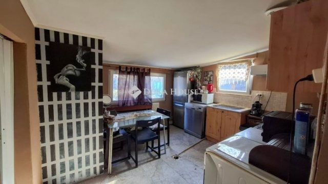 Eladó családi ház, Szigetszentmiklóson 31.5 M Ft, 3 szobás