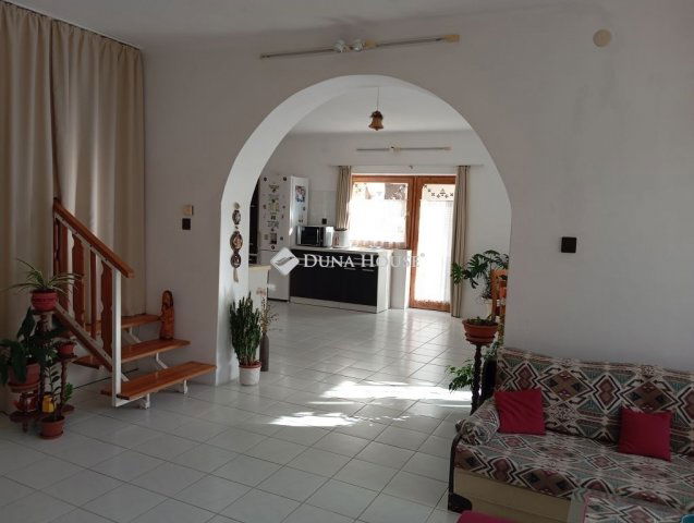 Eladó családi ház, Kiskunlacházán 85 M Ft, 5 szobás