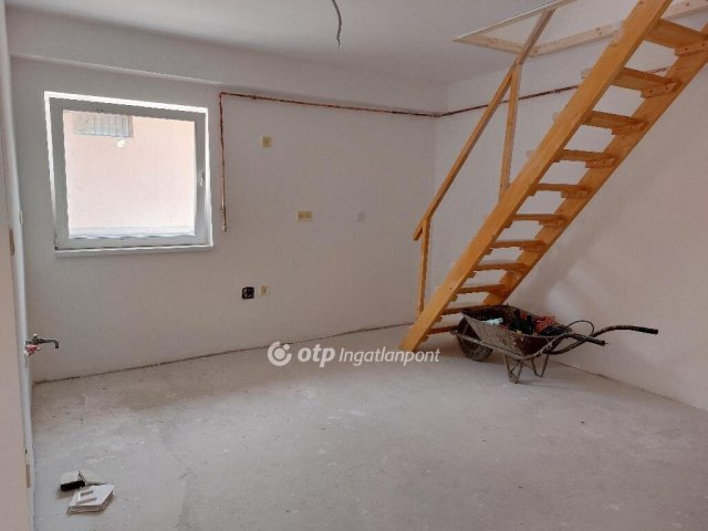 Eladó téglalakás, Hatvanban 65 M Ft, 4 szobás