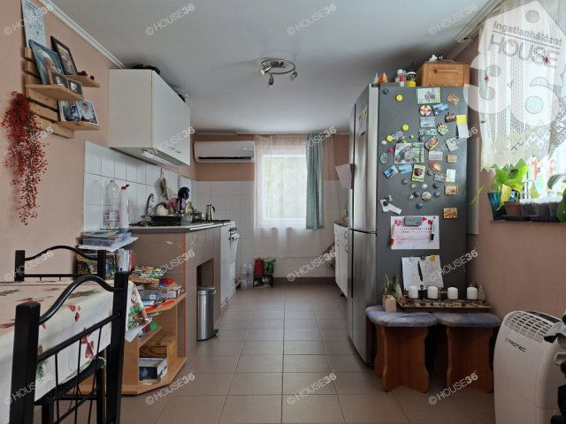 Eladó családi ház, Kiskunfélegyházán 33 M Ft, 2 szobás