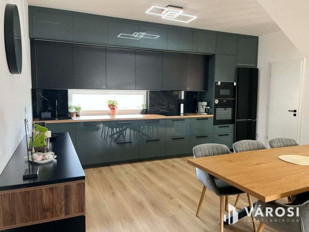 Eladó ikerház, Siófokon 174.9 M Ft, 4 szobás