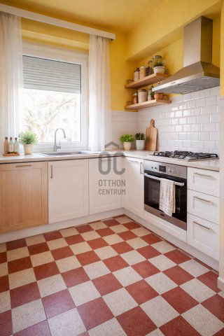 Eladó téglalakás, Oroszlányban 26 M Ft, 2 szobás