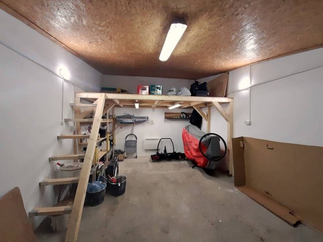 Eladó garázs, Békéscsabán 13.45 M Ft, 1 szobás