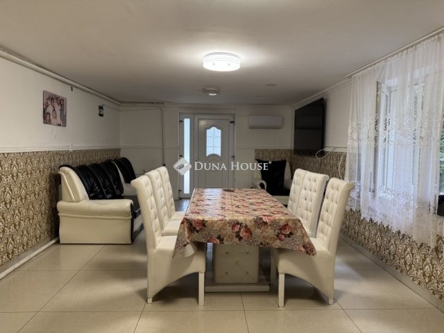 Eladó családi ház, Esztergomban 30 M Ft, 2+1 szobás
