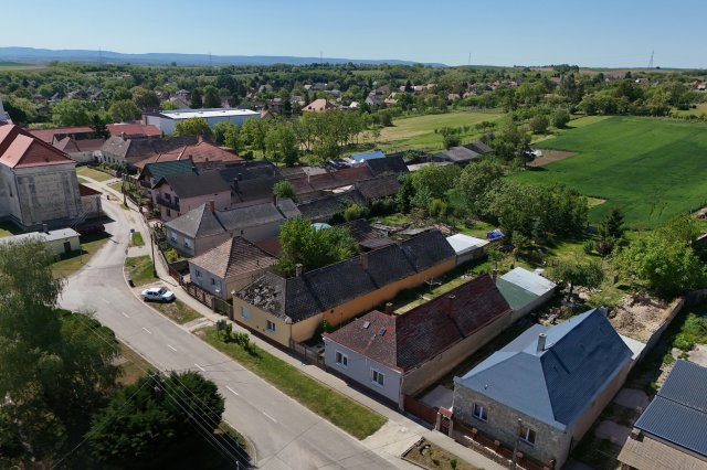 Eladó családi ház, Dadon 59 M Ft, 3 szobás