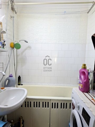 Eladó panellakás, Cegléden 45.9 M Ft, 4 szobás