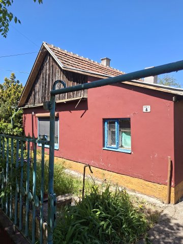 Eladó családi ház, Szolnokon 12.9 M Ft, 2 szobás