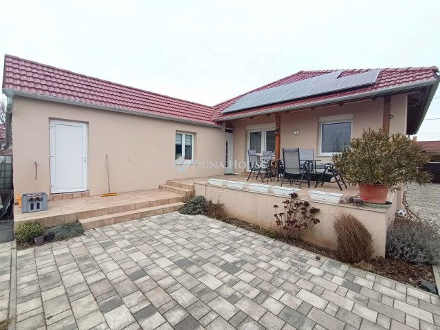 Eladó családi ház, Fertőszentmiklóson 94.5 M Ft, 5 szobás