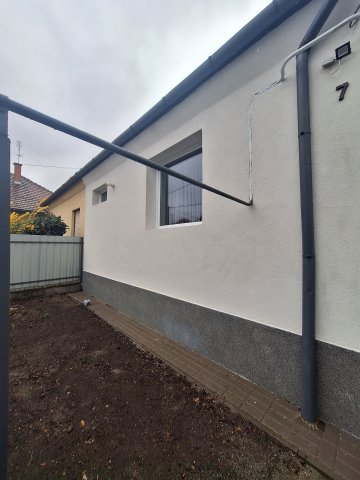 Eladó családi ház, Szolnokon 44.9 M Ft, 2 szobás