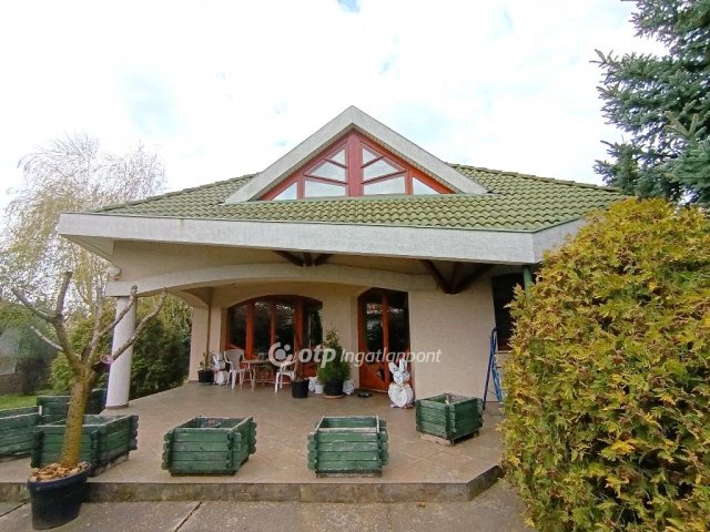 Eladó családi ház, Érden 228.2 M Ft, 7 szobás