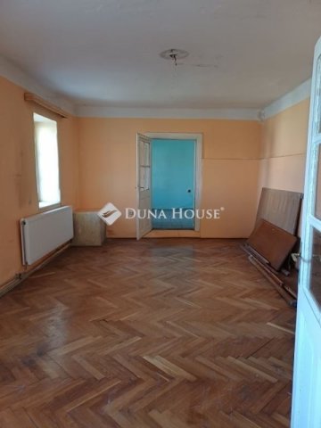 Eladó családi ház, Pécsett 36 M Ft, 4 szobás