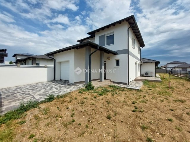 Eladó sorház, Budapesten, XVIII. kerületben 139.9 M Ft, 4 szobás