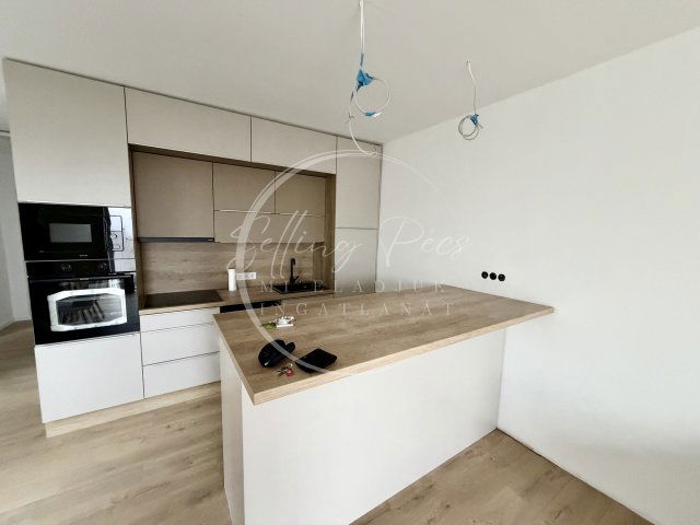 Eladó családi ház, Pécsett, Hársfa úton 89.9 M Ft, 3 szobás