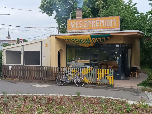 Eladó üzlethelyiség, Veszprémben 35.9 M Ft, 1 szobás