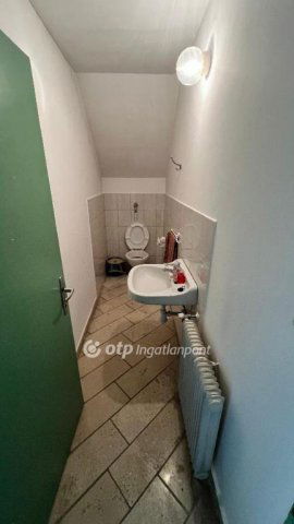 Eladó iroda, Pápán 139 M Ft / költözzbe.hu