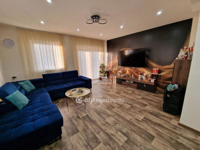 Eladó családi ház, Szirmabesenyőn 99.8 M Ft, 5+2 szobás