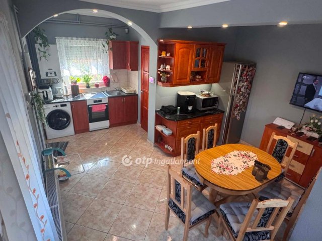Eladó családi ház, Tápiószelén 29.9 M Ft, 1+1 szobás