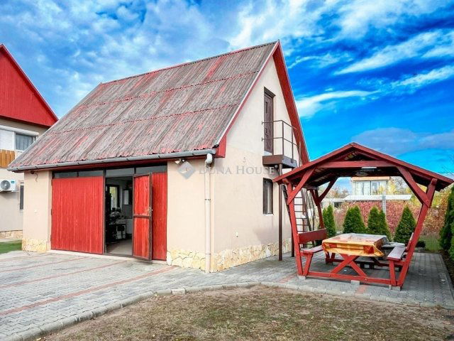 Eladó családi ház, Siófokon 35 M Ft, 1 szobás