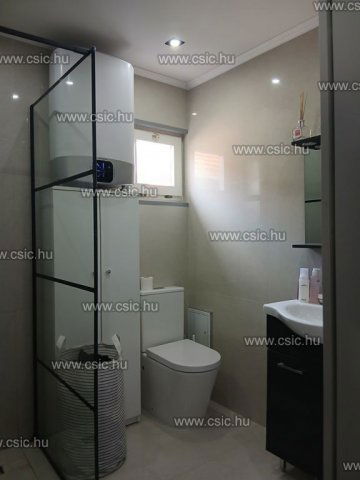 Eladó családi ház, Dunakeszin 64.9 M Ft, 2 szobás