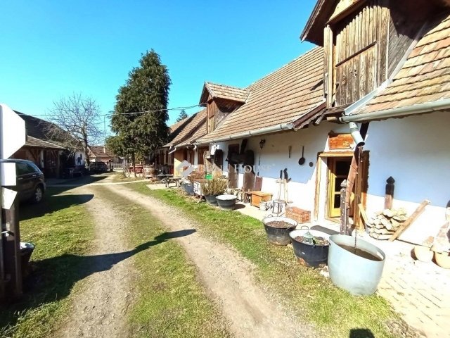 Eladó üzlethelyiség, Nagybörzsönyön 450 M Ft
