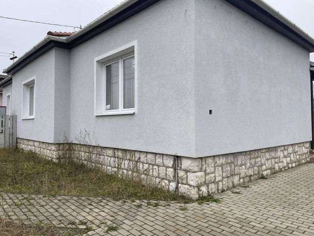 Eladó családi ház, Esztergomban 119 M Ft, 4 szobás