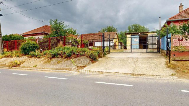 Eladó családi ház, Nyírpazonyon 40 M Ft, 1 szobás