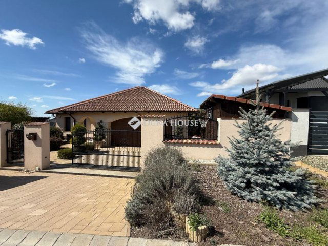 Eladó családi ház, Nagytarcsán 200 M Ft, 4 szobás