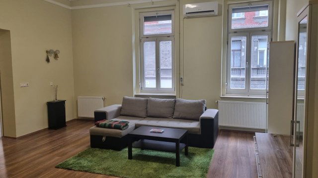 Eladó téglalakás, Budapesten, VII. kerületben, Thököly úton