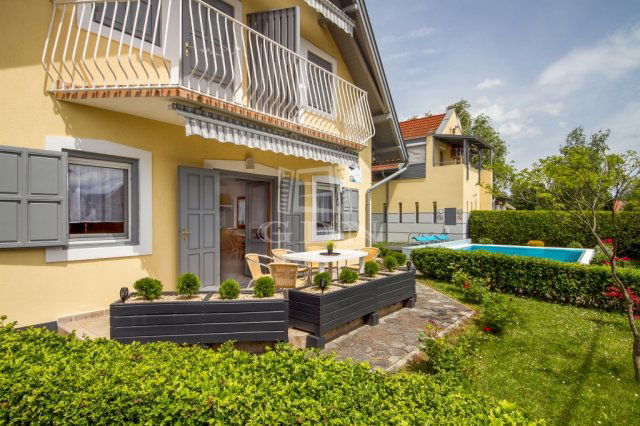 Eladó családi ház, Balatonmáriafürdőn 499 M Ft, 12 szobás