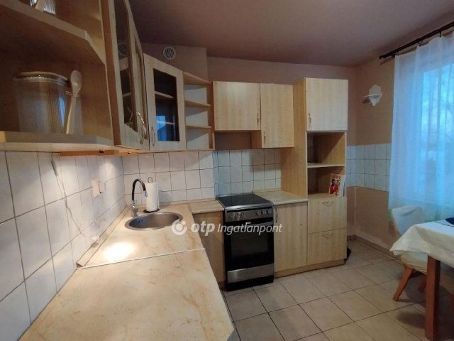 Eladó téglalakás, Székesfehérvárott 49 M Ft, 2 szobás
