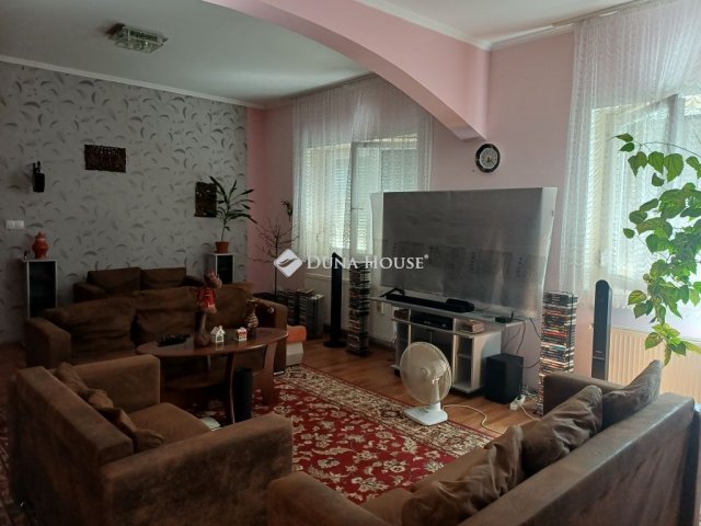 Eladó családi ház, Peterden 45 M Ft, 3 szobás