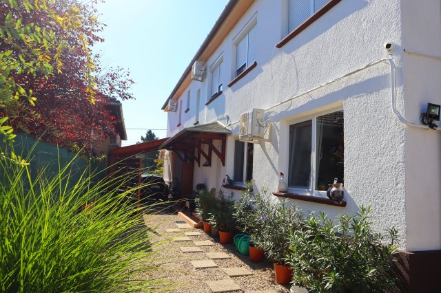 Eladó ikerház, Győrött, Új soron 143 M Ft, 6 szobás