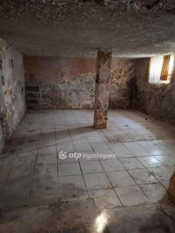 Eladó családi ház, Villányban 22 M Ft, 5 szobás