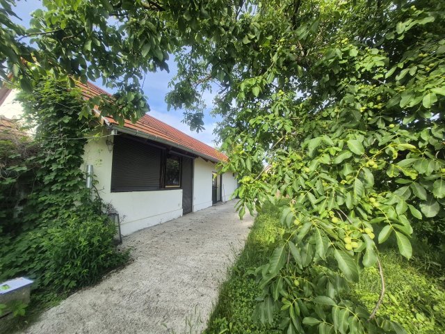 Eladó családi ház, Szőkedencsen 29.9 M Ft, 8 szobás