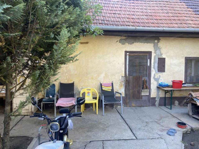 Eladó családi ház, Kecskeméten 19.9 M Ft, 2 szobás