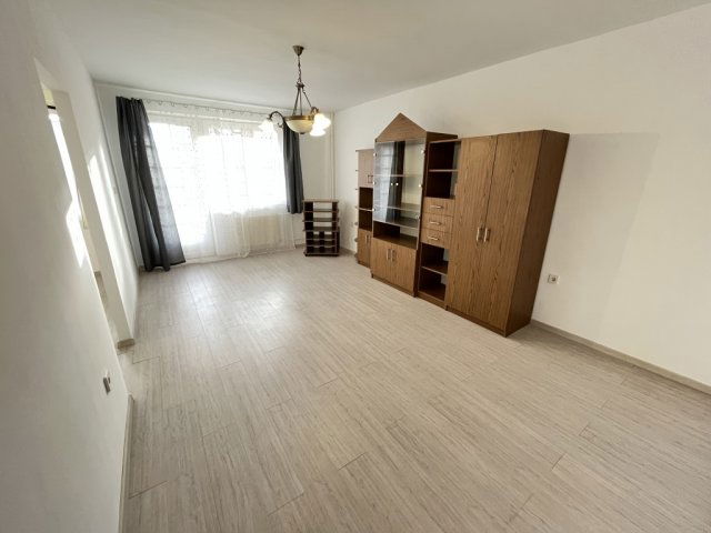 Kiadó panellakás, albérlet, Kaposváron, Kossuth Lajos utcában