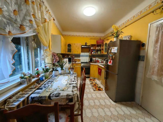 Eladó családi ház, Törökszentmiklóson 26.5 M Ft, 2 szobás