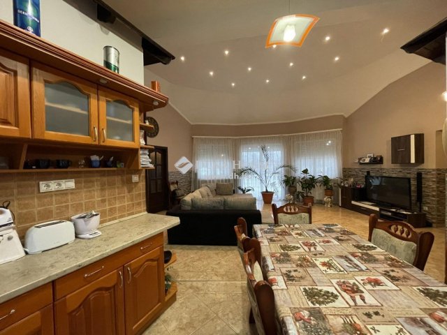 Eladó családi ház, Kecskeméten 119.8 M Ft, 5 szobás