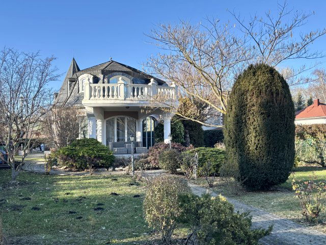 Eladó családi ház, Balatonalmádiban 299 M Ft, 7 szobás