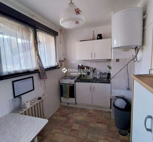 Eladó téglalakás, Szombathelyen, Kiskar utcában 43 M Ft