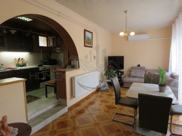 Eladó ikerház, Győrött 72 M Ft, 4 szobás / költözzbe.hu